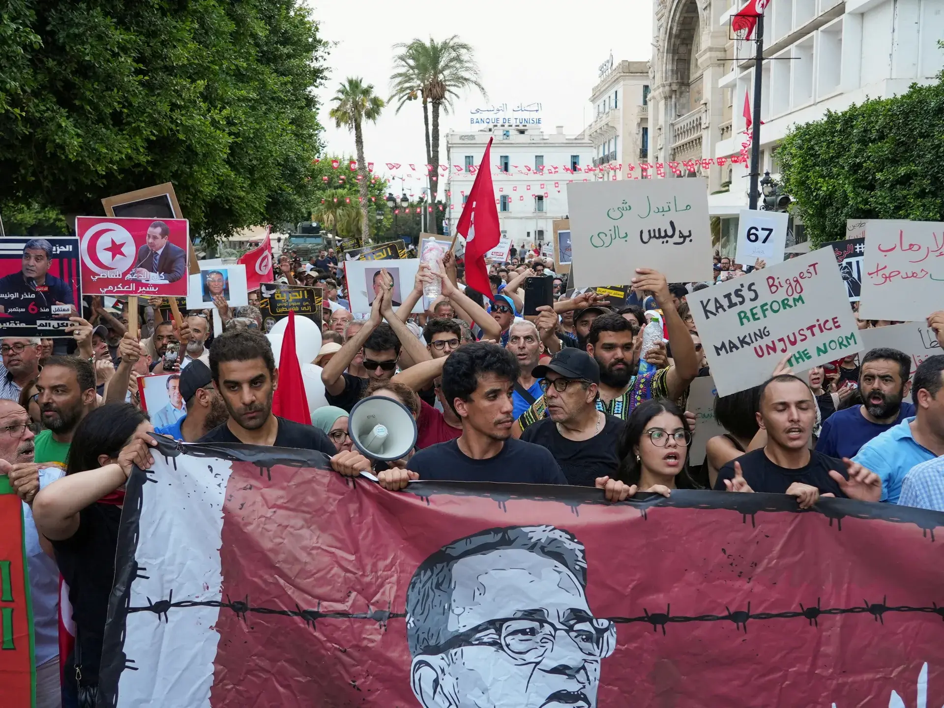 Tunis: Vəkil və Səid tənqidçisinə 5 il həbs