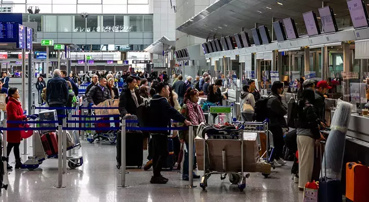 Almaniya hava limanında şübhəli dron təşvişi: Uçuşlar 2 saat dayandırıldı