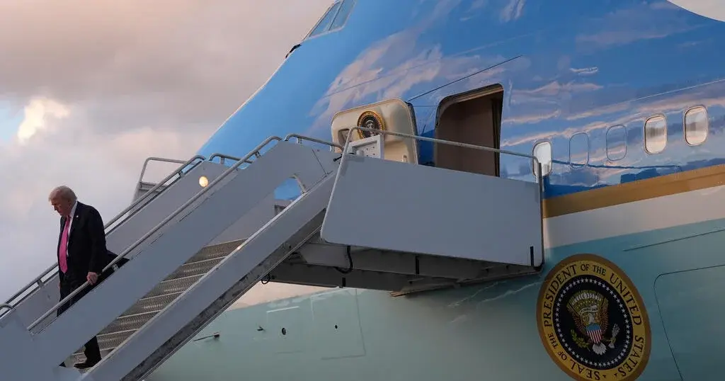 Gizli Xidmət Trumpın istifadə etdiyi Florida hava limanının yaxınlığında şübhəli stend aşkar edib