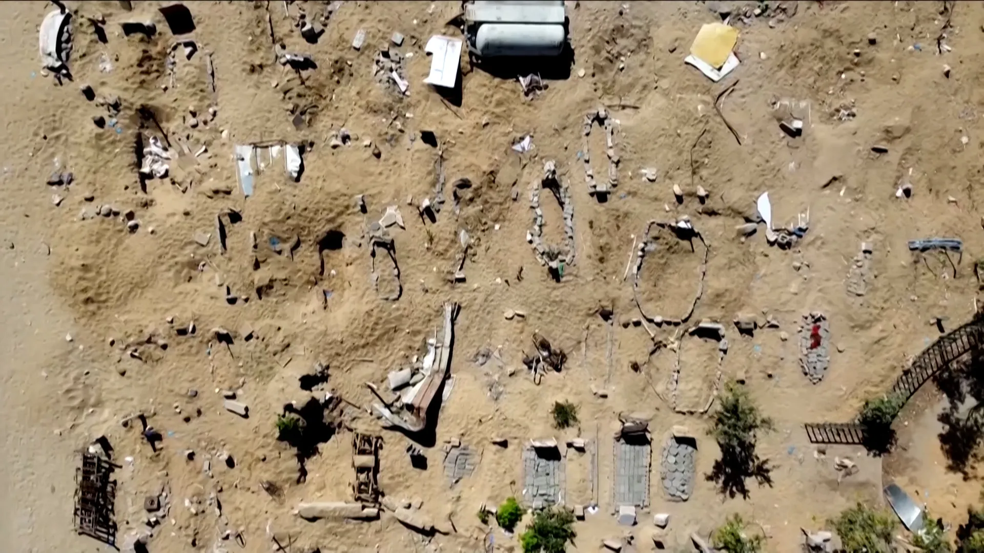 Qəzzada kütləvi məzardan naməlum cəsədlər tapıldı