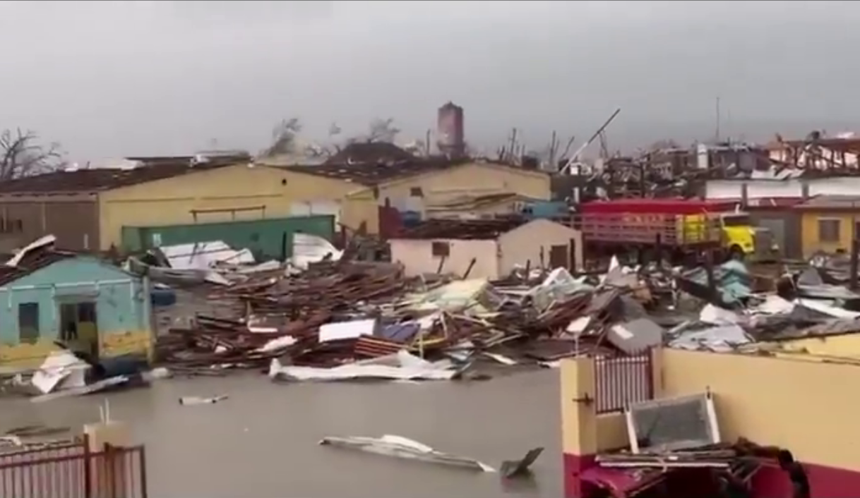 Dünyanın ən güclü fırtınası iki ölkəni fəlakətə qərq etdi